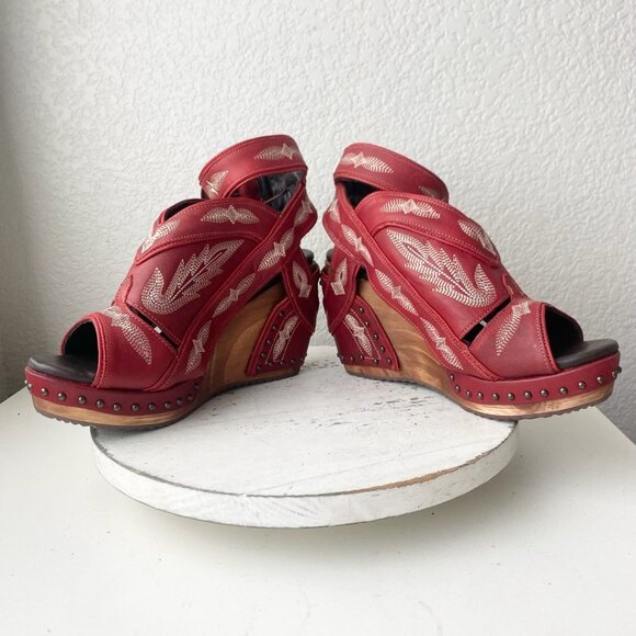 Elegant Red Embroidered Wedges - Picture 7 of 11